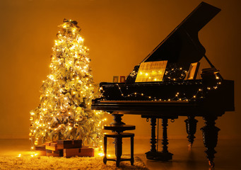 Grand piano in room decorated for Christmas at night © Pixel-Shot