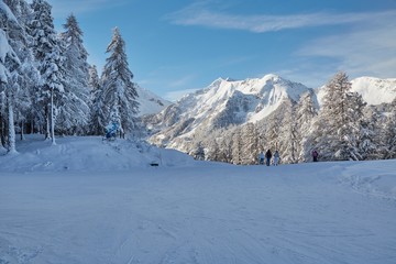Fototapeta na wymiar Skiing slope in the French Alpes