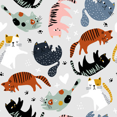 Naadloos kinderachtig patroon met kleurrijke katten in verschillende poses. Creatieve kinderen hand getekende textuur voor stof, verpakking, textiel, behang, kleding. vector illustratie