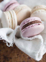 macarons de fresa rellenos chocolate