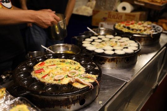 BANGKOK/THAILAND - 18th Nov, 2019 : Ratchada Train Night Market, Bangkok, Thailand.