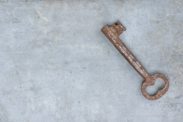 A large skeleton key on a metal background