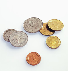 Alte Deutsche Mark, Münzen isoliert auf weißen Hintergrund