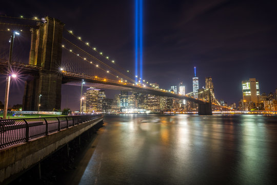 Fototapeta Views of the Brooklyn Bridge at night