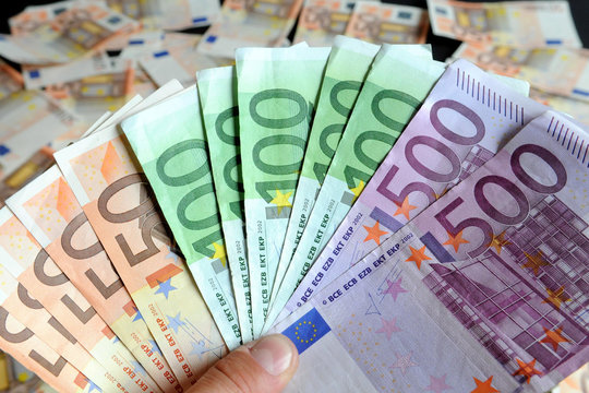 soldi euro banconote varie da 500, 200, 100,50 - denaro e ricchezza 