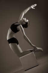 Obraz na płótnie Canvas Brunette in black underwear does yoga asana