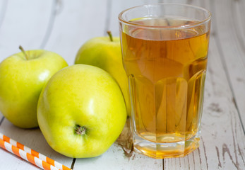 green apples, apple juice