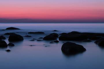 Fototapeta na wymiar stones on the beach dusk, long exposure