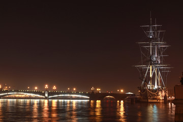 Fototapeta na wymiar Bridge in St. Petersburg at night