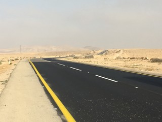 Strada nel deserto
