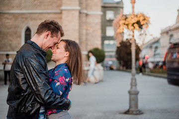 Obraz premium Loving couple having fun together in the city, embracing each other and laughing