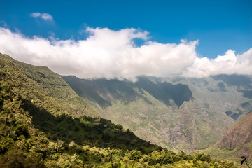 Montagne Volcanique nuageux ile de la Réunion