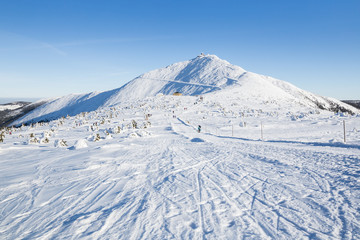Fototapeta na wymiar View to the highest mountain of the Krkonose (Czech Republic) in winter