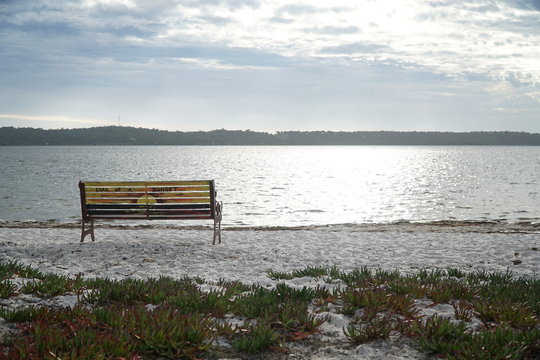 bench at peaceful lake © Sebastian