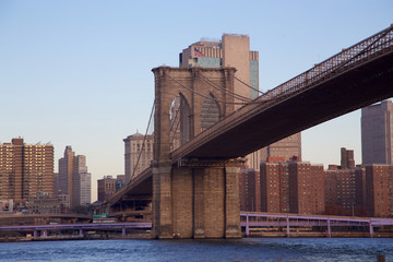 Obraz premium Brooklyn Bridge am Morgen