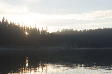 Obraz na płótnie Canvas sunrise over lake