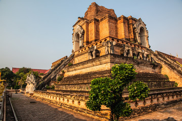 Fototapeta premium Ancient pagoda at Wat Chedi Luang temple in Chiang Mai, Thailand