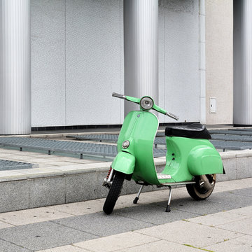 Vespa in der Innenstadt von Berlin