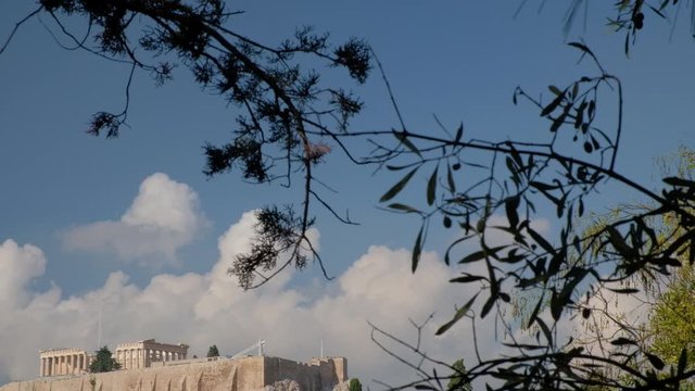 Acr&oacute;polis y nubes. Atenas, grecia, Europa.