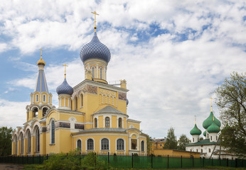 Fototapeta na wymiar Yaroslavl, two churches