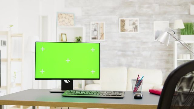 Green screen PC in bright and well lit living room