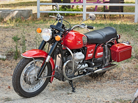 vintage motorcycle Moto Guzzi V7