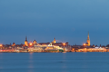 Fototapeta na wymiar Tallinn city evening skyline, seaview
