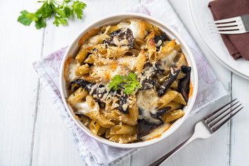 Pasta gratinata ai funghi e mozzarella 