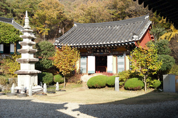 Fototapeta na wymiar Sungnimsa Buddhist Temple of South Korea