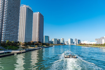 萬代橋と高層マンション