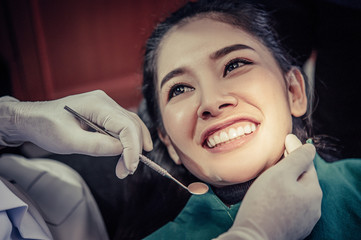 The dentist examines the patient's teeth.