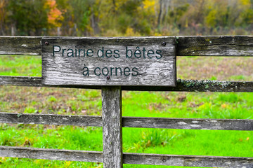 Poteau indicateur campagnard