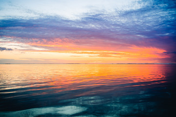 Fototapeta na wymiar Sunset over water