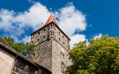 Fototapeta na wymiar Tiergärtnertorplatz Turm Nürnberg