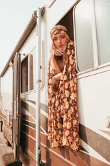 Retro-Wohnmobil mit Hippie-Californiagirl. kalifornien van lebensstil © 2mmedia