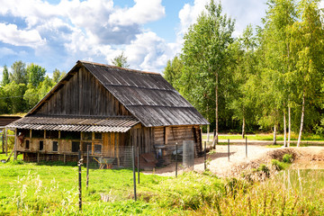 Obraz premium Outbuildings in the farmyard is fenced with a metal mesh