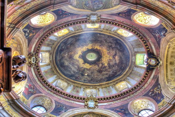 Fototapeta na wymiar Interior of St. Peter church (Peterskirche) in Vienna, Austria