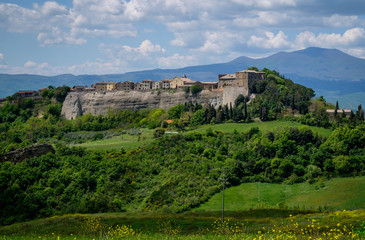 Fototapeta na wymiar Italian hill town of San Casciano dei Bagni