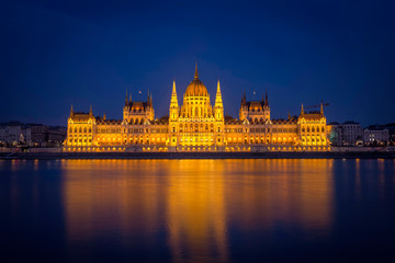 Fototapeta na wymiar The Hungarian Parliament in symmetry after sunset in blue hour.