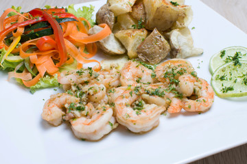Garlic and vegetable prawns - Spanish cuisine