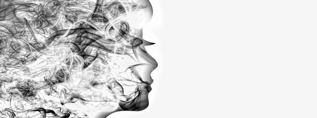 Profil kobiety narysowanej abstrakcyjnym dymem