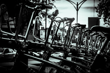 Obraz na płótnie Canvas Paradero de bicicletas compartidas