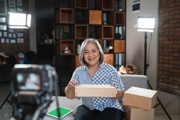 Women vlogger record unboxing video to the camera