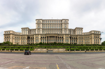 Fototapeta na wymiar Romanian parliament in Bucharest