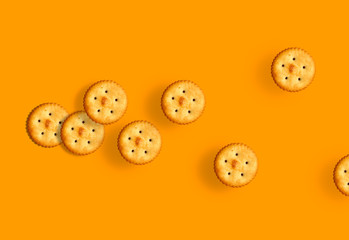 Obraz premium salty biscuits on orange background