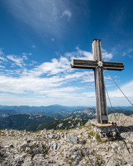 Fototapeta na wymiar Gipfelkreuz der Veitsch (Berg) in der Steiermark in Österreich