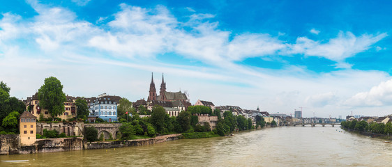 Fototapeta na wymiar Munster and Rhine river in Basel