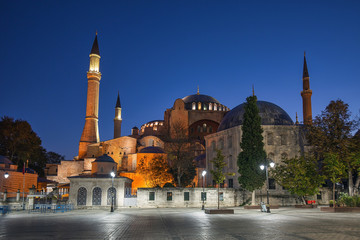 Fototapeta premium View to Hagia Sofia, beautiful historic landmark in Sultanahmet, Istanbul
