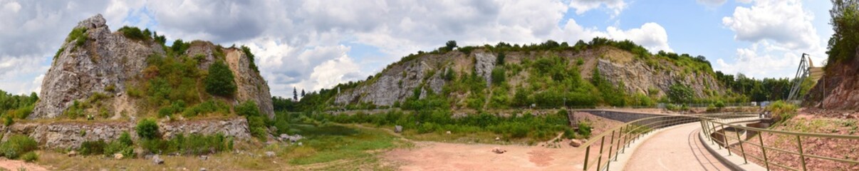 Fototapeta na wymiar Kielce - dawny kamieniołom - Kadzielnia