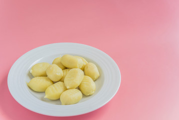 Preparing gnocchi stuffed with filling pesto